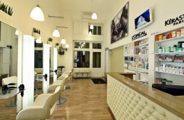 Glamorous-Hair-Salon-Interior-Design-Ideas-with-Tufted-Reception-Desk-and-Superb-Pendant-Lamps-min