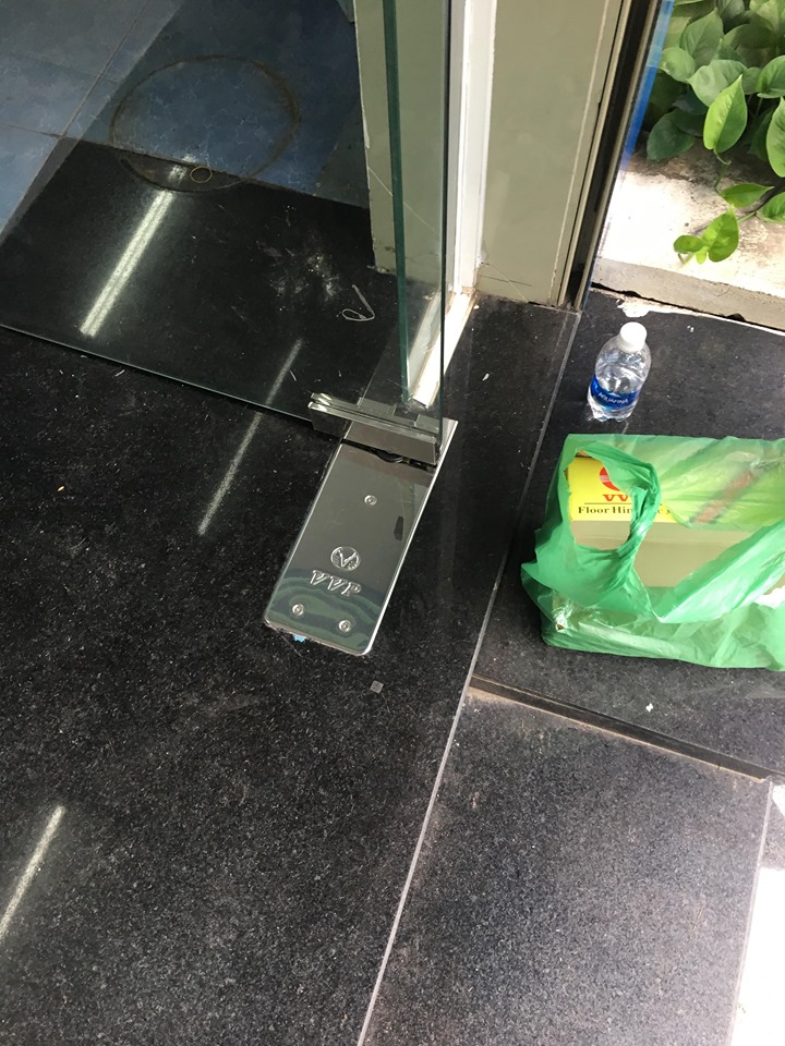 Sửa bản lề cửa kính cường lực Bình Dương 0902.571.335